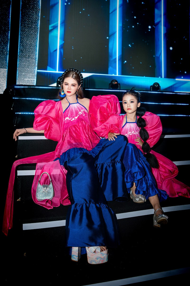 Vẻ xinh xắn, đáng yêu của mẫu nhí 6 tuổi chiếm được cảm tình của mọi người.