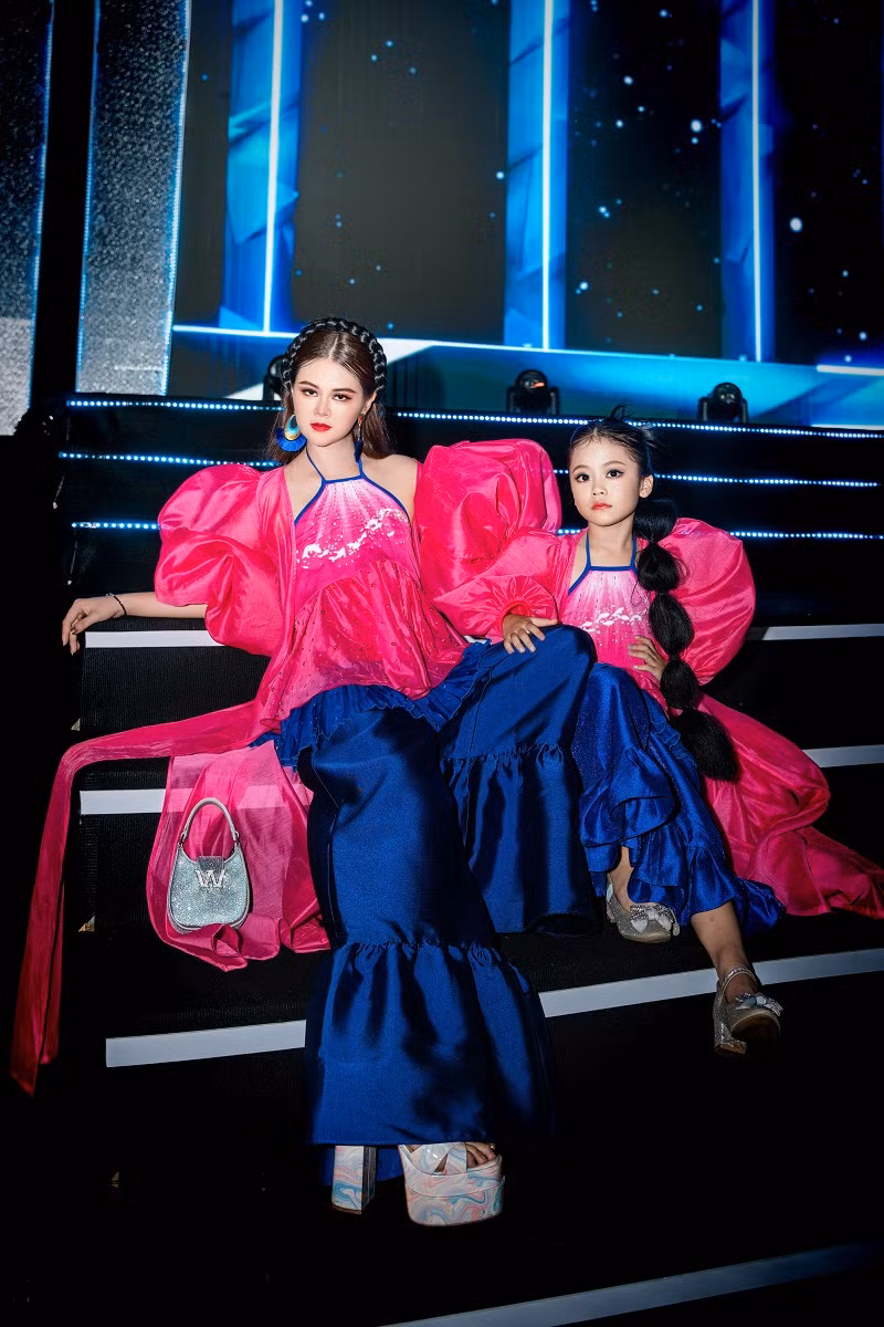 Vẻ xinh xắn, đáng yêu của mẫu nhí 6 tuổi chiếm được cảm tình của mọi người.