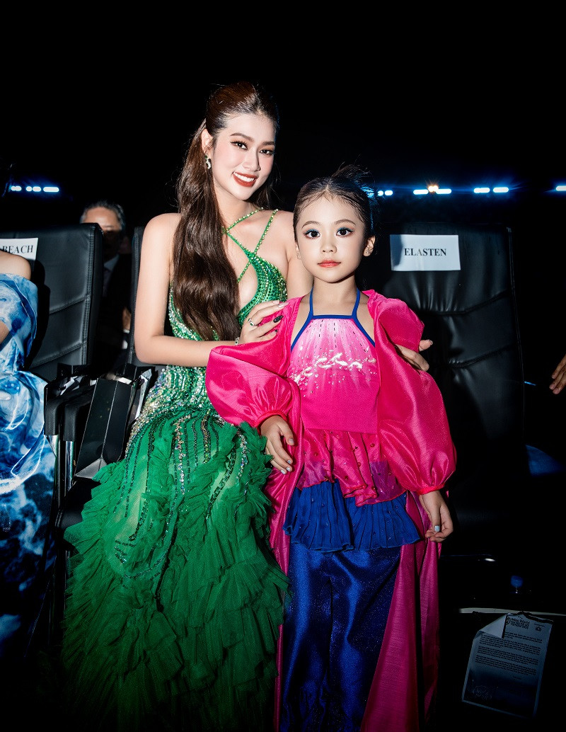 Đặc biệt tại đây, Nhật Ánh có dịp gặp gỡ, giao lưu với rất nhiều gương mặt nổi tiếng trong giới showbiz như: Hoa hậu Thùy Tiên, Hoa hậu Thiên Ân, diễn viên Bảo Hân…