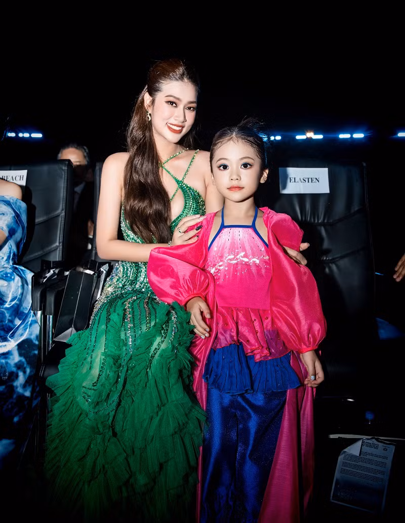 Đặc biệt tại đây, Nhật Ánh có dịp gặp gỡ, giao lưu với rất nhiều gương mặt nổi tiếng trong giới showbiz như: Hoa hậu Thùy Tiên, Hoa hậu Thiên Ân, diễn viên Bảo Hân…