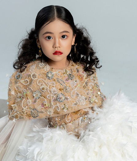 Với gương mặt sáng, đôi mắt to tròn, thông minh và đặc biệt là khả năng trình diễn chuyên nghiệp, Nhật Ánh khiến khán giả trầm trồ mỗi khi xuất hiện trên sân khấu.