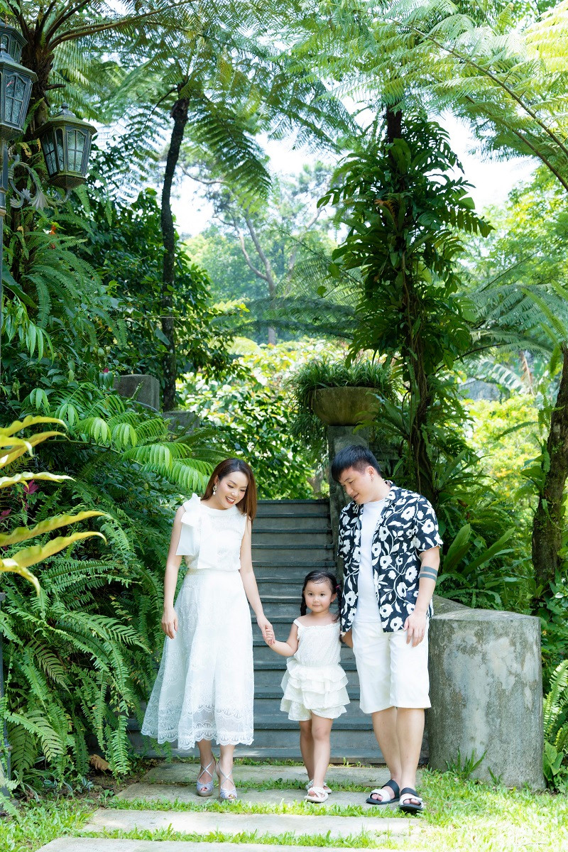 “Đây là show diễn quan trọng vừa ghi nhận con đường âm nhạc của tôi, lại vừa là dịp để tôi tri ân những thầy cô, khán giả, đồng nghiệp… luôn bên cạnh, cùng tôi vượt qua mọi thăng trầm trong cuộc sống cũng như nghề nghiệp, nên tôi muốn dồn toàn lực cho chương trình để có những phần trình diễn tốt nhất trên sân khấu”, Nguyễn Ngọc Anh chia sẻ.