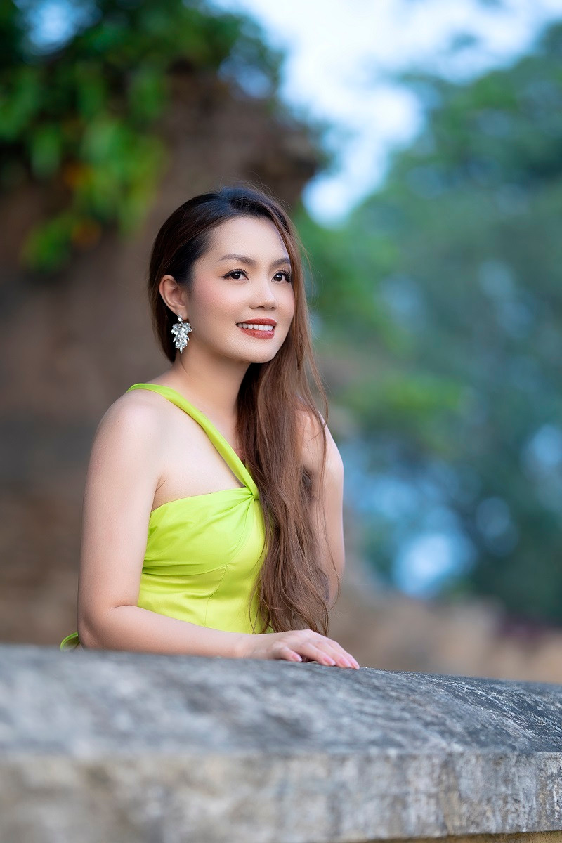 Giọng ca Chỉ có mình anh thôi cũng tiết lộ, sân khấu của Giấc mơ tôi không màu mè hay nặng về chiêu trò trình diễn, mà sẽ đem đến cho khán giả một Nguyễn Ngọc Anh trọn vẹn nhất trong âm nhạc. Bởi với cô, là nghệ sĩ trước hết phải hát hay. “Ca sĩ mà hát không hay thì chiêu trò quá sẽ thành lố. Khán giả yêu mến ca sĩ trước hết là bởi giọng hát, tôi muốn tận hiến với khán giả bằng chính giọng hát có được từ sự đam mê nghề nghiệp và nỗ lực không ngừng trong nghề của mình”, Nguyễn Ngọc Anh nói.