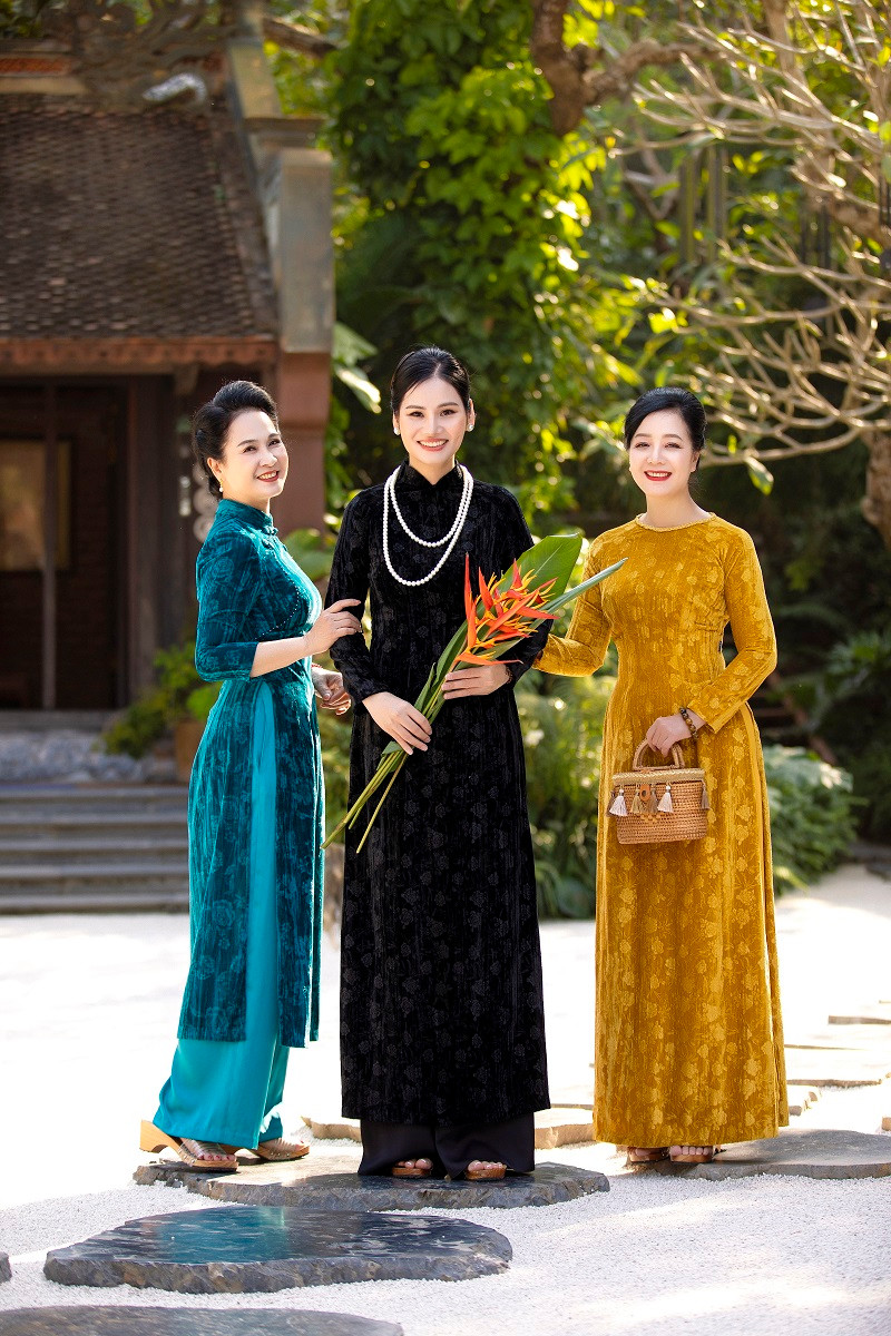 NSND Lan Huong, Chieu Xuan dien ao dai dep nen na-Hinh-2