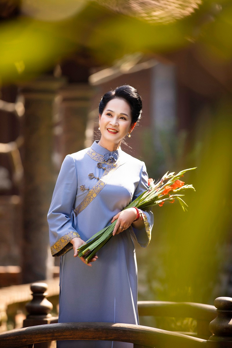 Vài năm trở lại đây, nghệ sĩ Lan Hương liên tục góp mặt trong các phim giờ vàng của VTV.