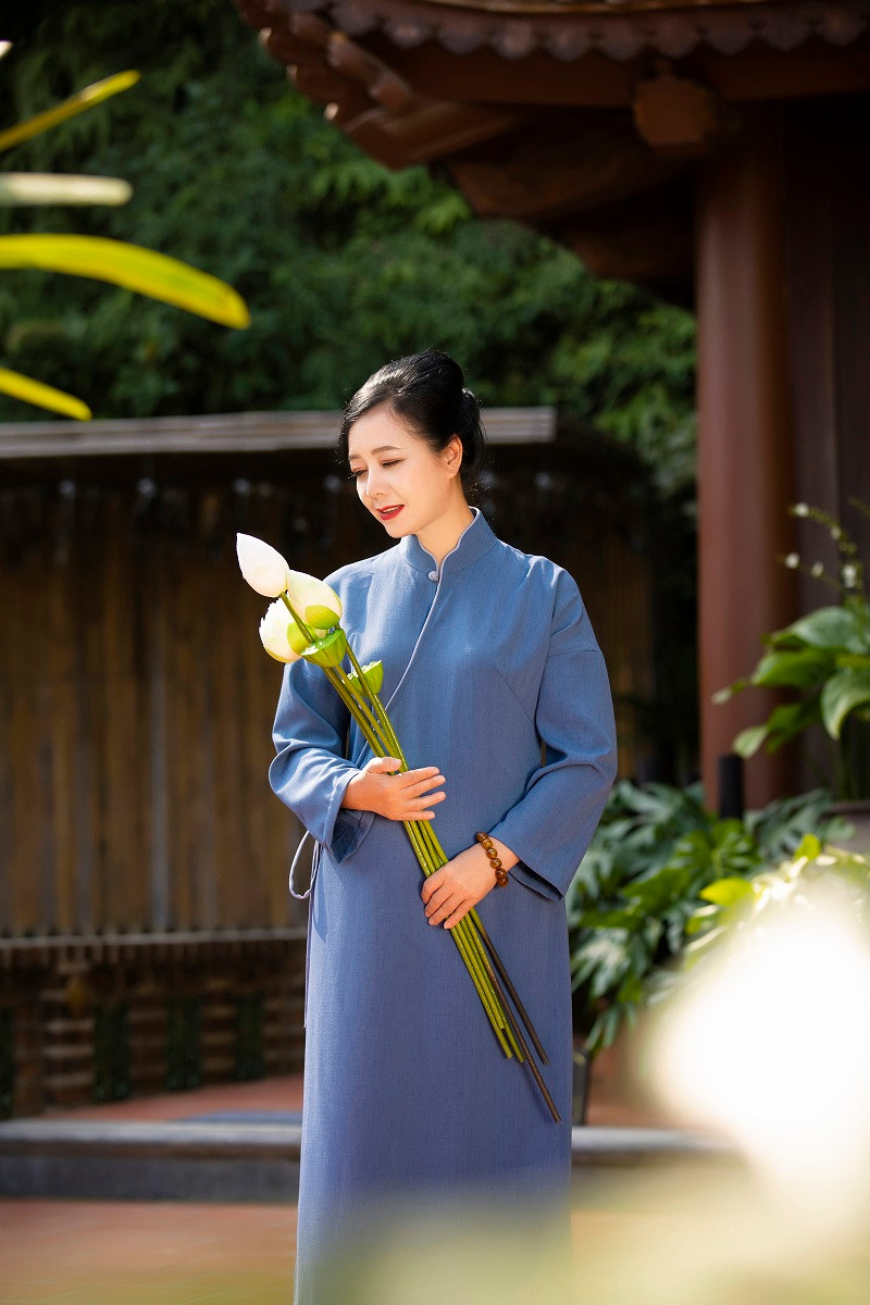 Ở tuổi trung niên, nghệ sĩ Chiều Xuân vẫn thu hút bởi vẻ đẹp mặn mà, đằm thắm.