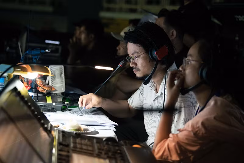 "Sau đó phần “Hội” cũng sẽ được diễn ra một cách gọn gàng, tập trung vào những phần thi quan trọng của thí sinh. Xen kẽ đó là những tiết mục âm nhạc sôi động của các nghệ sĩ để vừa giúp mang lại không gian giải trí cho khán giả, vừa giúp kéo dài thời gian chuẩn bị giữa các phần thi cho thí sinh”, tổng đạo diễn Hoàng Nhật Nam cho biết.