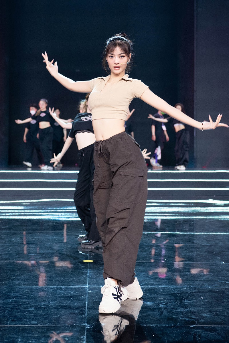 Ca sĩ Lona sẽ mang một màu âm nhạc hoàn toàn mới đến với đêm chung kết. Được biết, nữ ca sĩ sẽ trình diễn ca khúc “Đố anh quên được em".