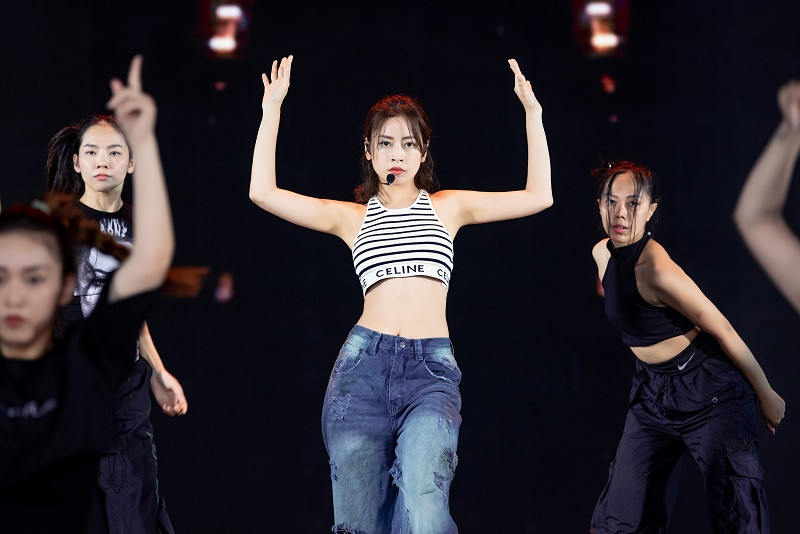 Nhan sắc “tỷ tỷ” cùng sự tiến bộ vượt bậc trong khả năng trình diễn của Chi Pu là điều khiến khán giả háo hức chờ đợi.