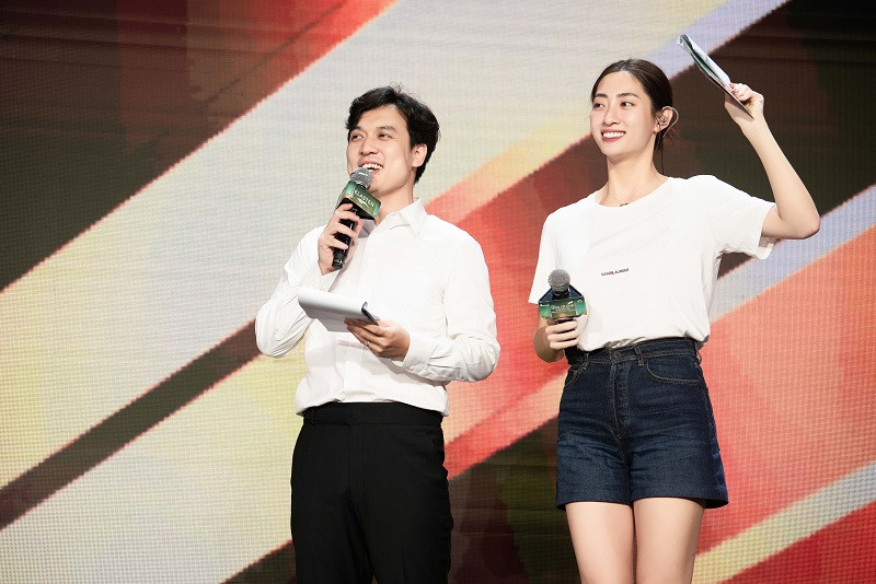 Hoa hậu Lương Thùy Linh và MC Thiên Vũ sẽ đảm nhận vai trò dẫn dắt chương trình.