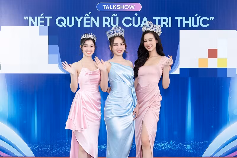 Với sự góp mặt của các nàng hoa á hậu, chuỗi hoạt động tại Đại học Tây Đô diễn ra với không khí vô cùng sôi nổi, được các bạn sinh viên hưởng ứng nồng nhiệt và thu hút sự chú ý của đông đảo khán giả.