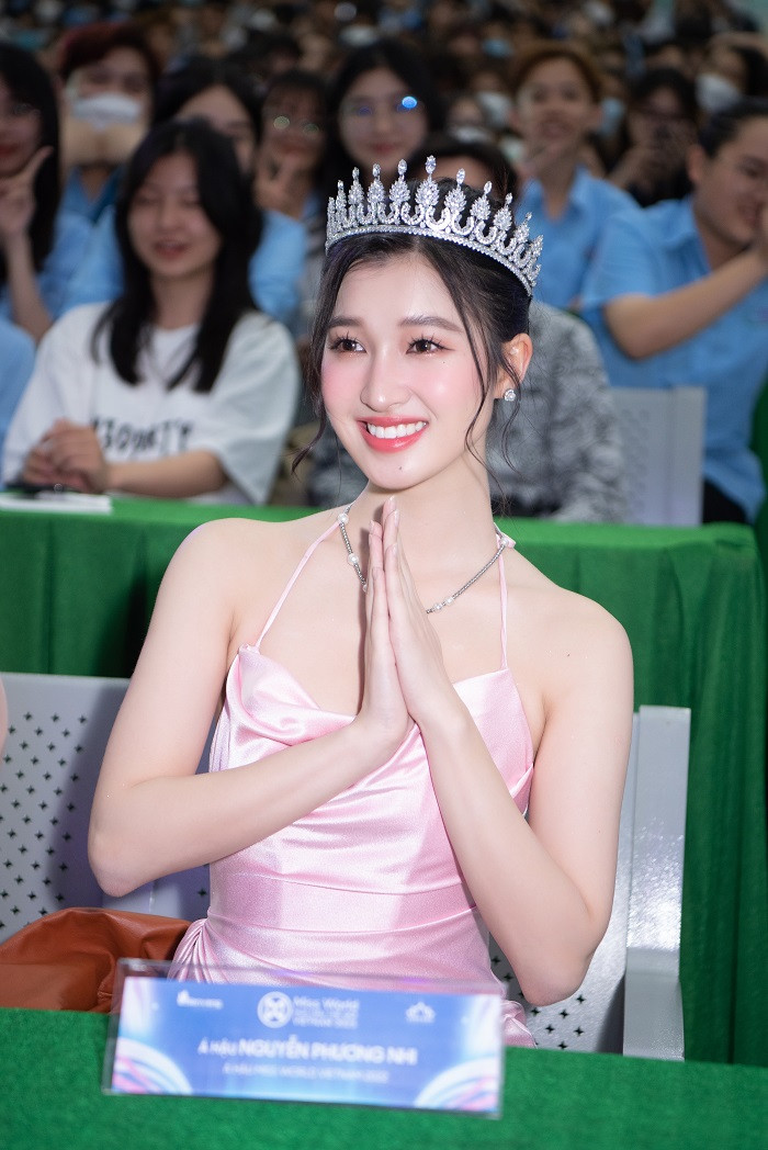 Á hậu Phương Nhi hé lộ trong năm nay, cô sẽ tham gia một cuộc thi quốc tế. Nhưng cụ thể đó là cuộc thi nào thì cô em út nhà Top 3 Miss World Vietnam 2022 vẫn còn giữ bí mật. Trước mắt, cả ba vẫn tốc lực chuẩn bị công tác cho Miss World Vietnam 2023 sắp diễn ra vào đầu tháng 4.