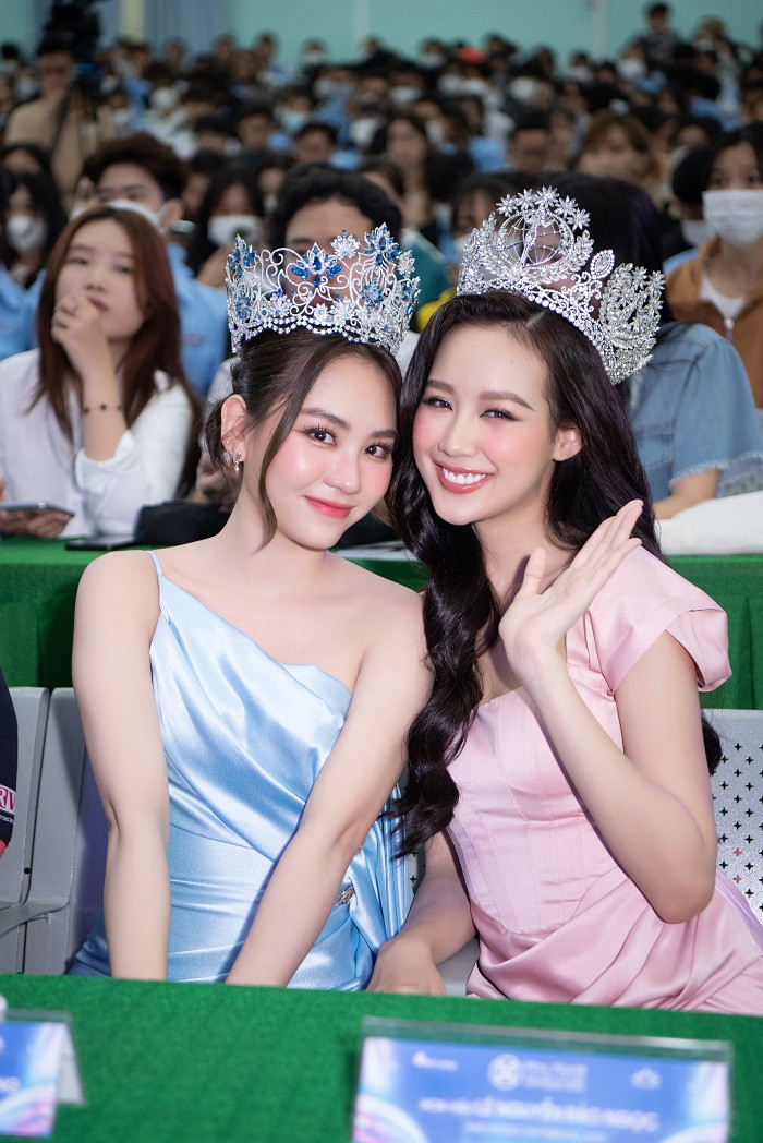 3 nàng hậu đã có những chia sẻ truyền động lực đến các bạn trẻ có mặt trong buổi workshop.