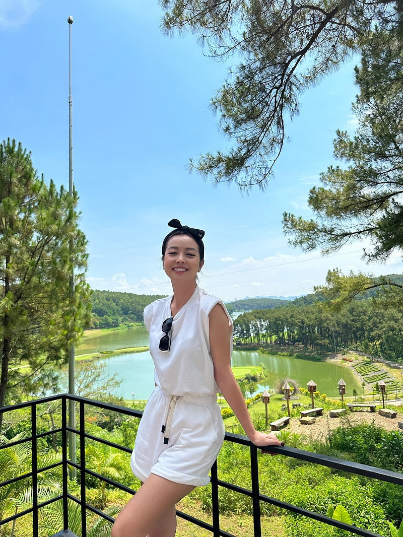 Jennifer Pham di nghi duong cung gia dinh, nhan sac gay chu y-Hinh-2