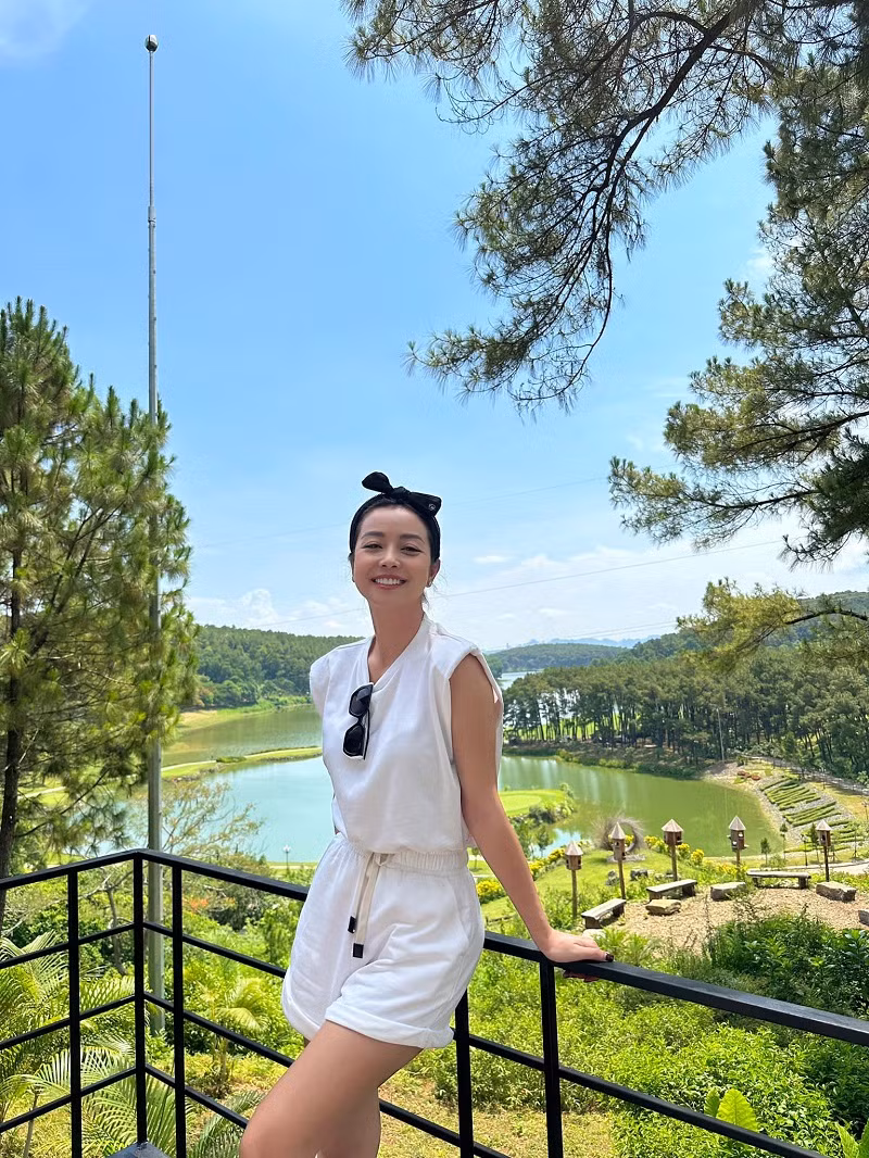 Jennifer Pham di nghi duong cung gia dinh, nhan sac gay chu y-Hinh-2