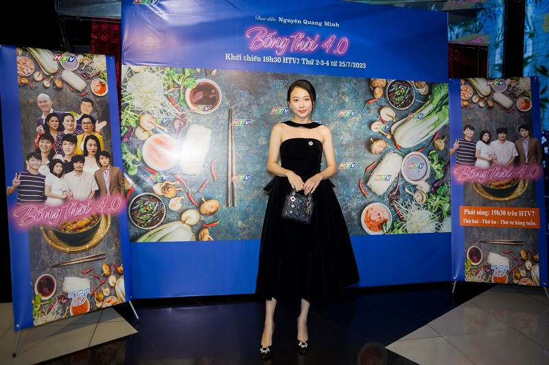 Tất cả những yếu tố trên là điều thu hút để nữ diễn viên 9x "gật đầu" trước lời mời hợp tác từ đạo diễn Nguyễn Quang Minh, biên kịch Nguyễn Thị Anh Đào quay trở lại với màn ảnh nhỏ HTV khi cá nhân đã vắng bóng thời gian dài trên sóng của Đài truyền hình TP HCM để chăm sóc gia đình và tập trung cho những dự án riêng.