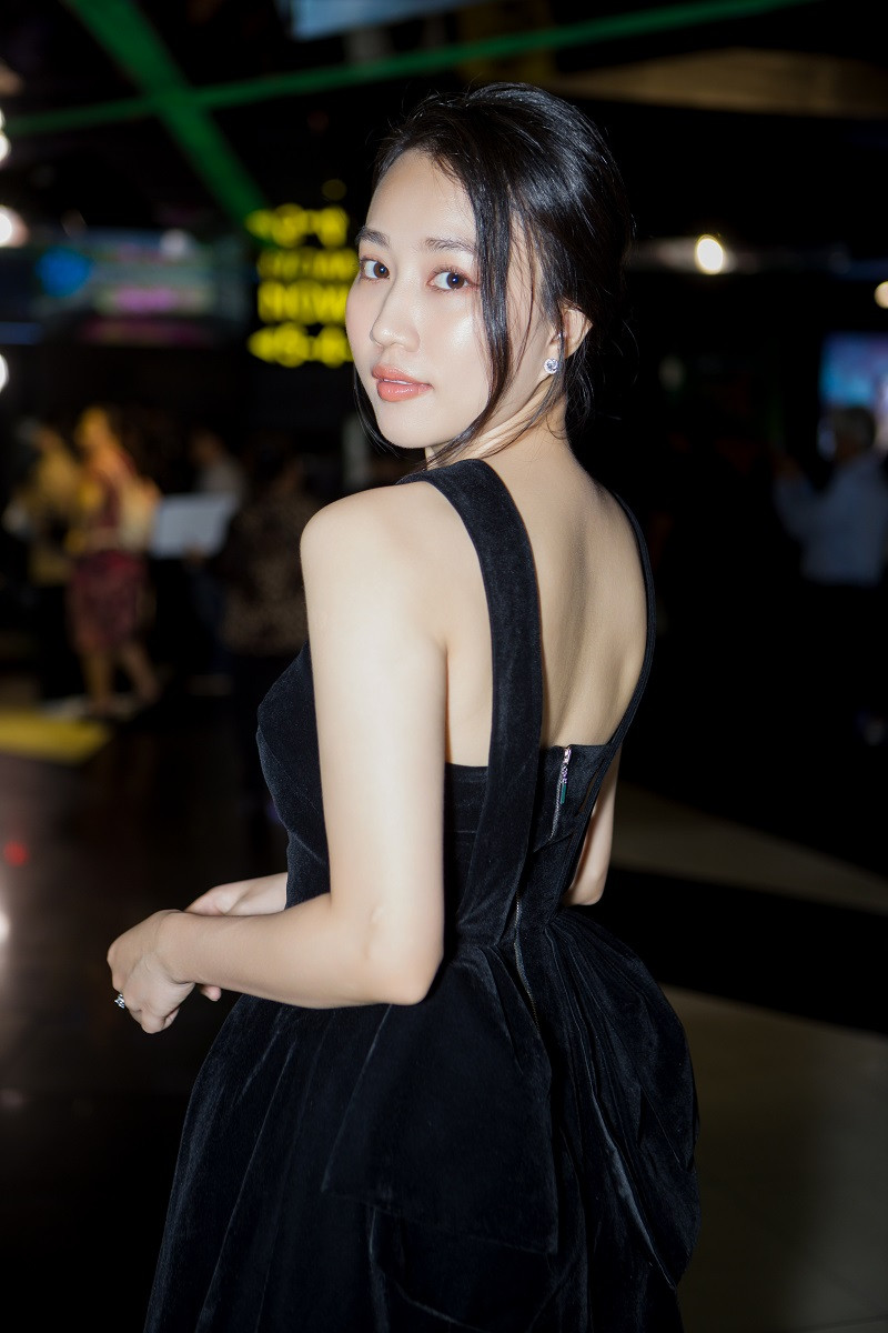 Tại sự kiện, Huỳnh Hồng Loan chia sẻ thú vị về hành trình đảm nhận vai diễn Ngọc Hoa cùng những chuyện hậu trường liên quan tới cô và các bạn diễn trong phim "Bống thời 4.0".