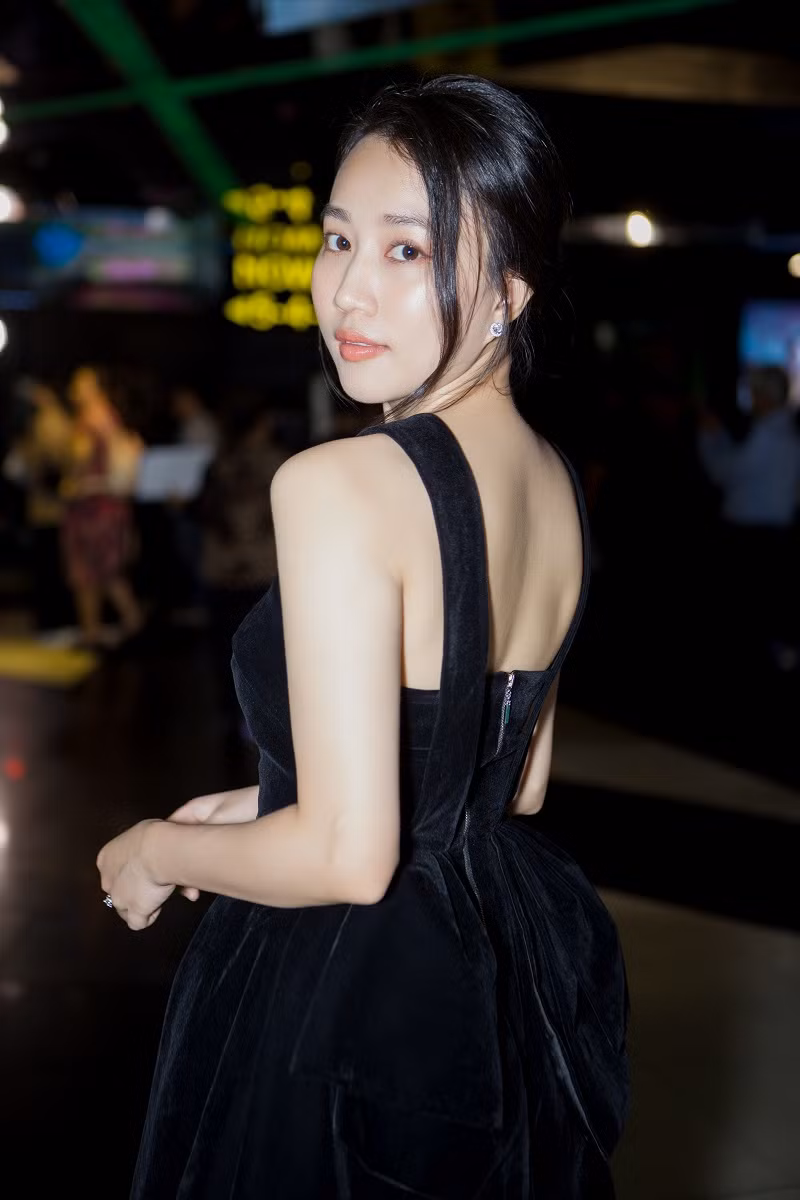 Tại sự kiện, Huỳnh Hồng Loan chia sẻ thú vị về hành trình đảm nhận vai diễn Ngọc Hoa cùng những chuyện hậu trường liên quan tới cô và các bạn diễn trong phim "Bống thời 4.0".