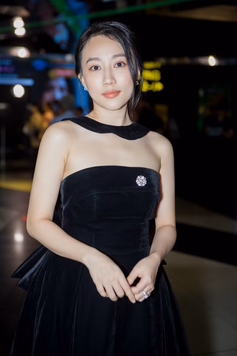 Ngoài yêu thích kịch bản với câu chuyện khai thác đề tài gia đình đời thường và ấm áp, bối cảnh chính của phim được quay tại Đồng Tháp cũng như các tỉnh thành khác thuộc khu vực miền Tây – Đông Nam Bộ khiến Huỳnh Hồng Loan có thêm nhiều trải nghiệm, khám phá mới.