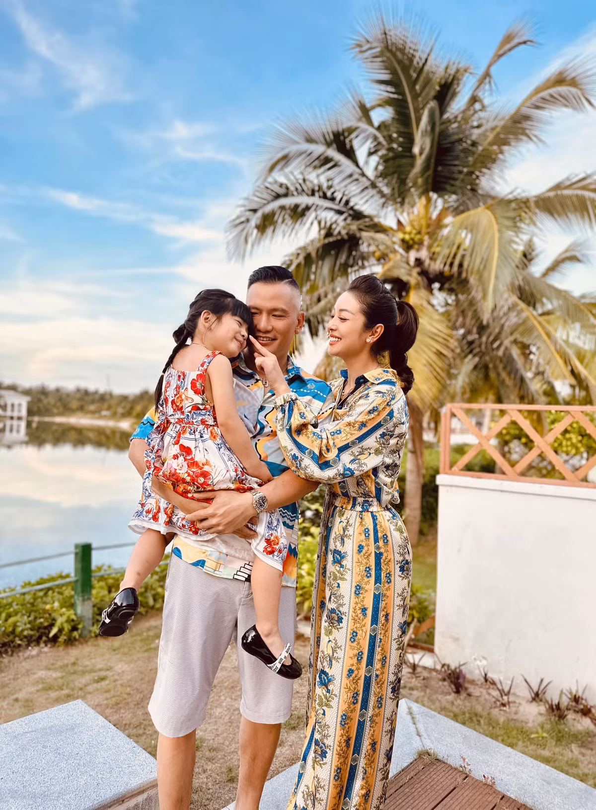 Nàng hậu dành nhiều thời gian cho gia đình nhỏ bên cạnh công việc MC.