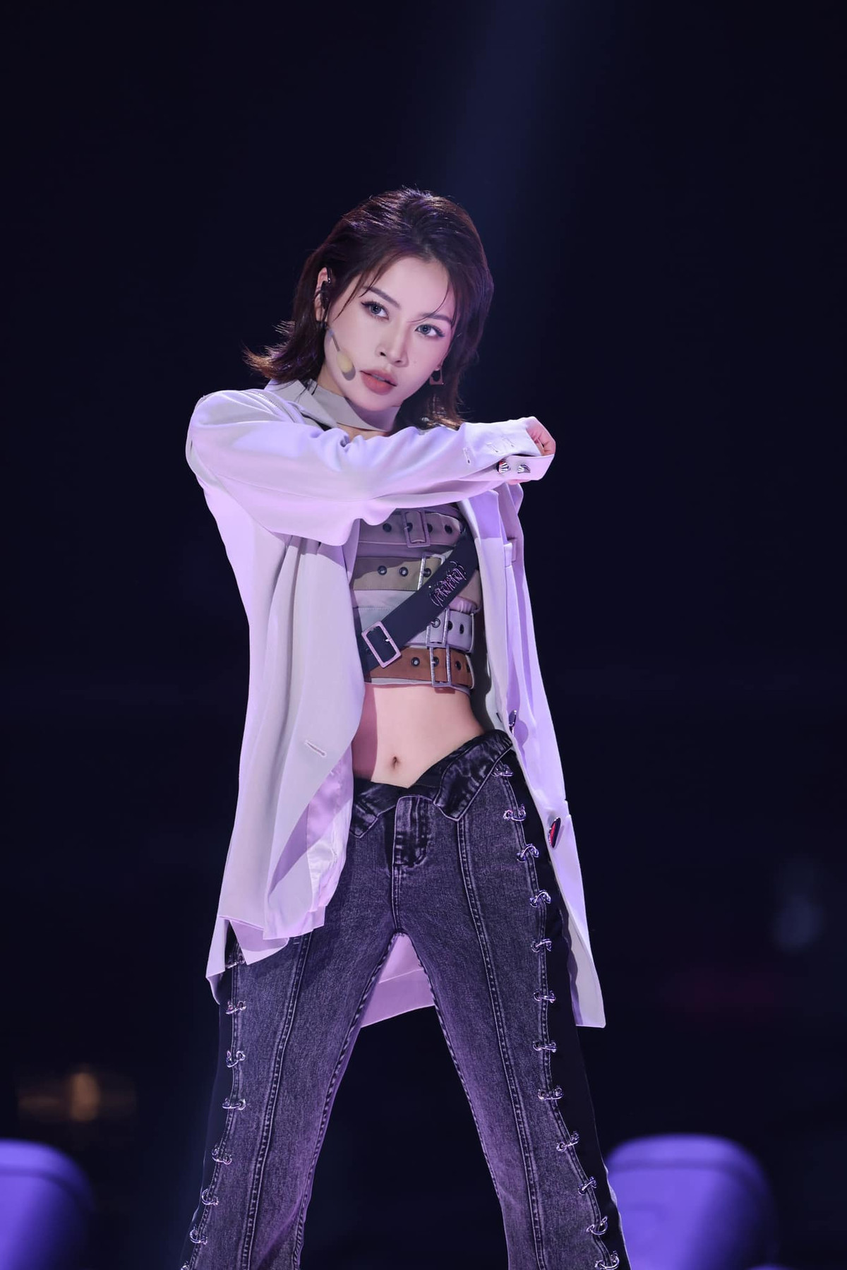 Đặc biệt thời gian qua Chi Pu nổi như cồn, được fan săn đón khi tham gia show "Tỷ tỷ đạp gió rẽ sóng" của Trung Quốc. Ảnh: FBNV