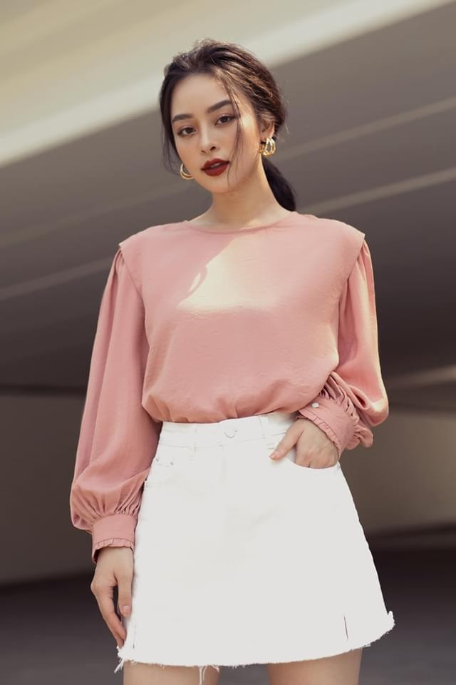 Bangkok Today cũng cho biết cô nàng là “mẫu ảnh kiêm founder của một thương hiệu thẩm mỹ hạng sang Việt Nam, có thành tích ấn tượng với 10 năm trong nghề và từng làm mẫu ảnh cho trên 100 thương hiệu lớn nhỏ tại Việt Nam”. Ảnh: NVCC