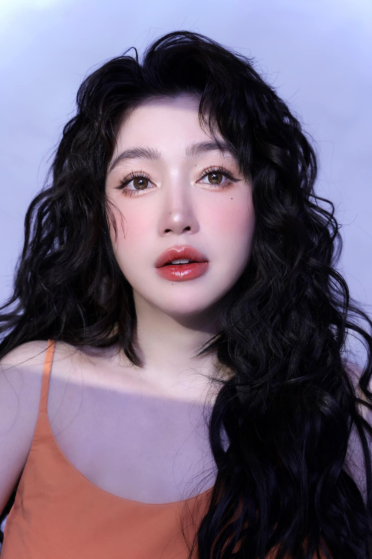 Elly Trần cũng từng xuất hiện trên các tạp chí của Thái Lan, Malaysia, Hàn Quốc... Ảnh: FBNV