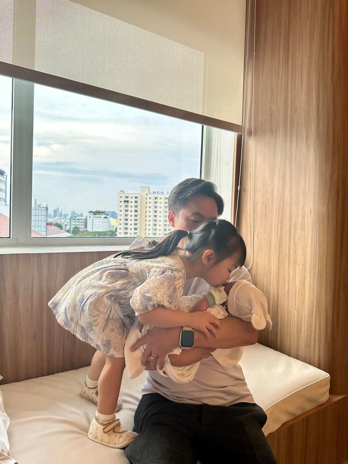 "Chị ba Suchin mê em Sutin đắm đuối", người đẹp chia sẻ.