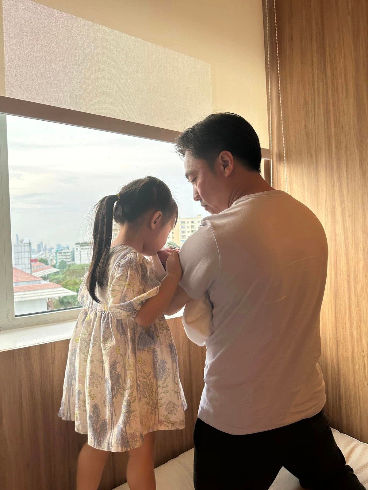 Đăng ảnh Cường Đô la bên hai con nhỏ, Đàm Thu Trang khiến nhiều người ngưỡng mộ lẫn ghen tỵ.