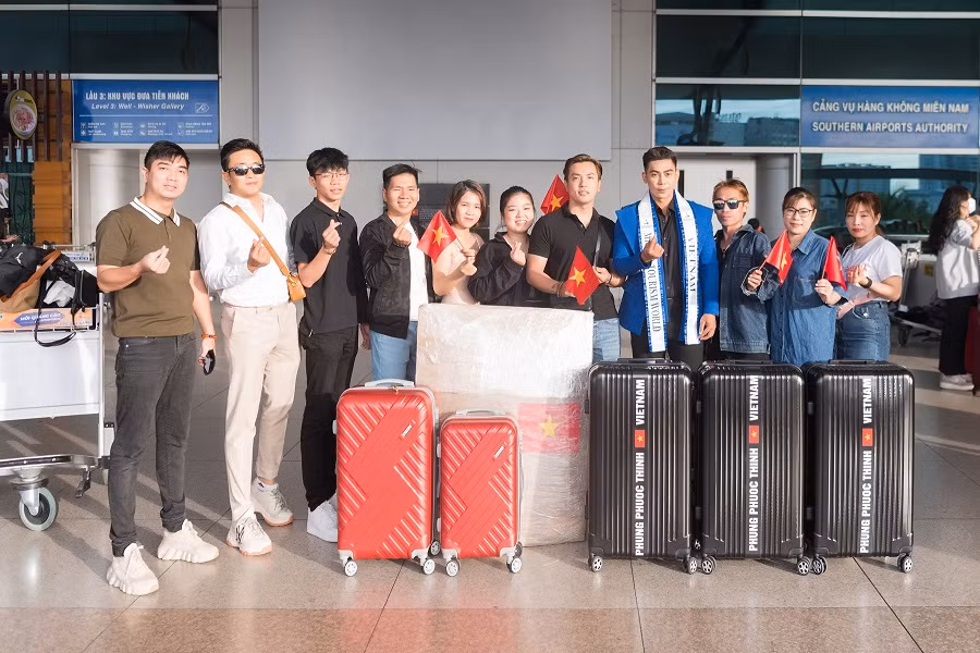 Phùng Phước Thịnh sinh năm 1996, nặng 72 kg, số đo ba vòng 105-77-102 cm. Anh hiện là người mẫu tự do, nhà sáng lập một công ty về du lịch - sự kiện tại TPHCM. Phước Thịnh cho biết việc được đơn vị giữ bản quyền chọn là thí sinh Việt Nam dự thi Mister Tourism World 2022 với anh là cơ hội lẫn thử thách.