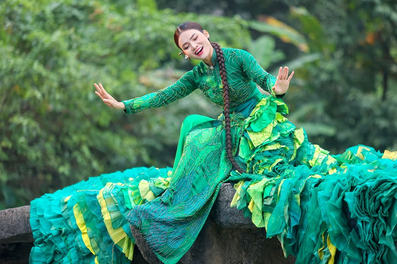 Pham Phuong Thao khoc khi ra mat MV “Cong me ve troi“-Hinh-8