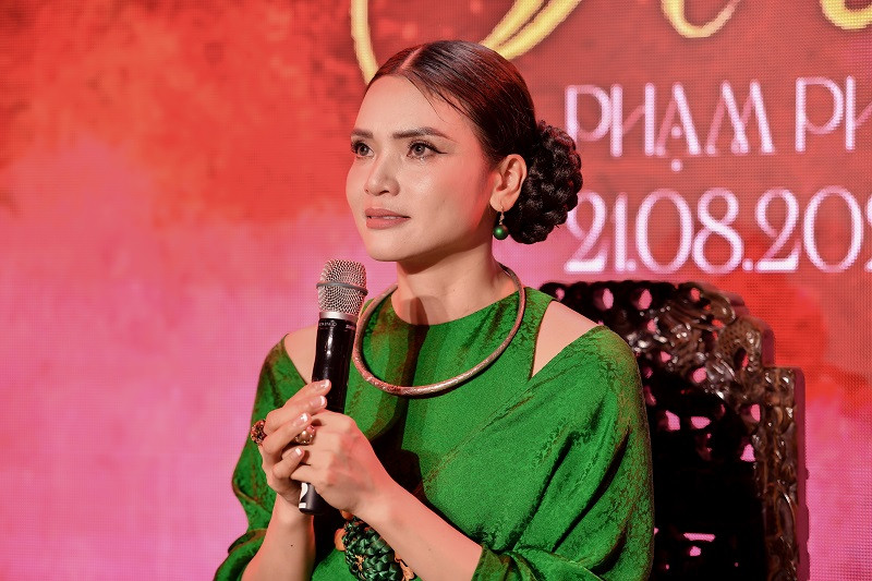 Pham Phuong Thao khoc khi ra mat MV “Cong me ve troi“-Hinh-6