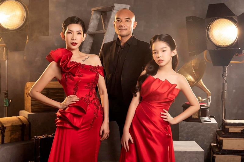 Trong chương trình Người kết nối, đạo diễn Ngọc Lâm gây bất ngờ khi tiết lộ mối tình với bà xã Xuân Lan. Nam đạo diễn cho biết, cả hai có thời gian tìm hiểu nhau rất ngắn đã đi đến kết hôn.