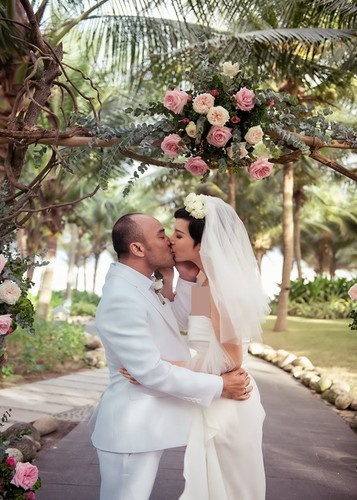 Trước đó, Xuân Lan và đạo diễn Ngọc Lâm bất ngờ tổ chức đám cưới vào đầu năm 2020 khiến đồng nghiệp và fan bất ngờ bởi cả hai giấu kín thông tin đến tận hôn lễ.