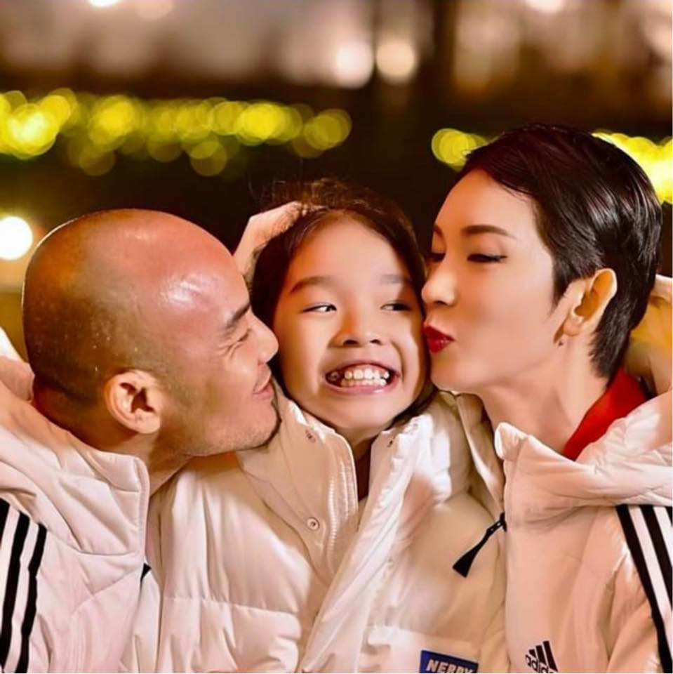 Sau khi kết hôn, cặp đôi hạnh phúc bên nhau dù có nhiều khác biệt về tính cách.