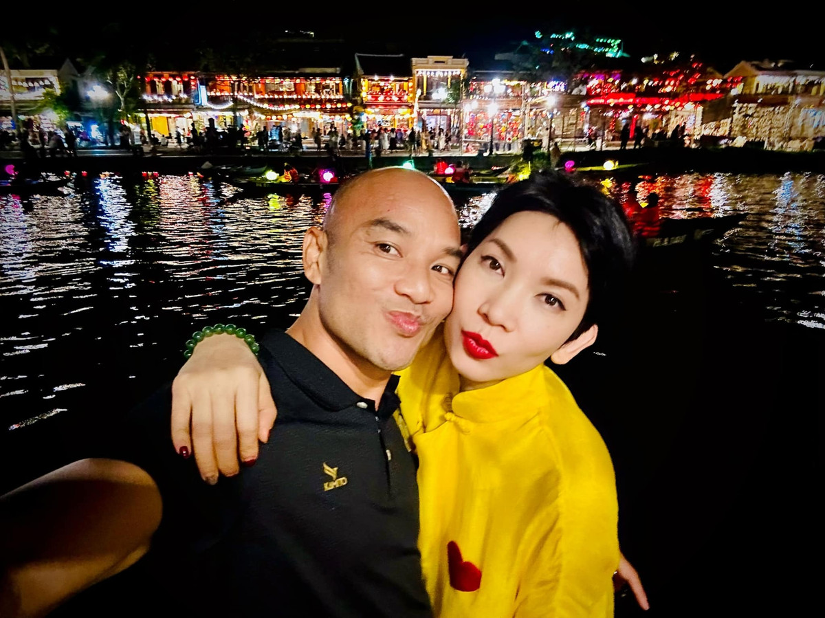 Chồng của siêu mẫu Xuân Lan cho biết, khi mới quen anh không biết Xuân Lan là siêu mẫu nổi tiếng: "Nói nhiều người không tin nhưng tôi không bao giờ để ý người mẫu và hoa hậu. Tôi nhớ mặt cô này cũng quen, hình như thấy trên tạp chí nào đó. Cái mà tôi thích vợ tôi lúc đó là thích ăn khoai lang và khoai mì làm mình nhớ quê Vĩnh Long. Lan cứ cắt bao nhiêu tôi ăn bấy nhiêu. Lan cũng thấy lạ 'ủa ông này Việt kiều mà chỉ thích ăn đồ quê hương'. Đó là cái để ý của hai đứa với nhau".