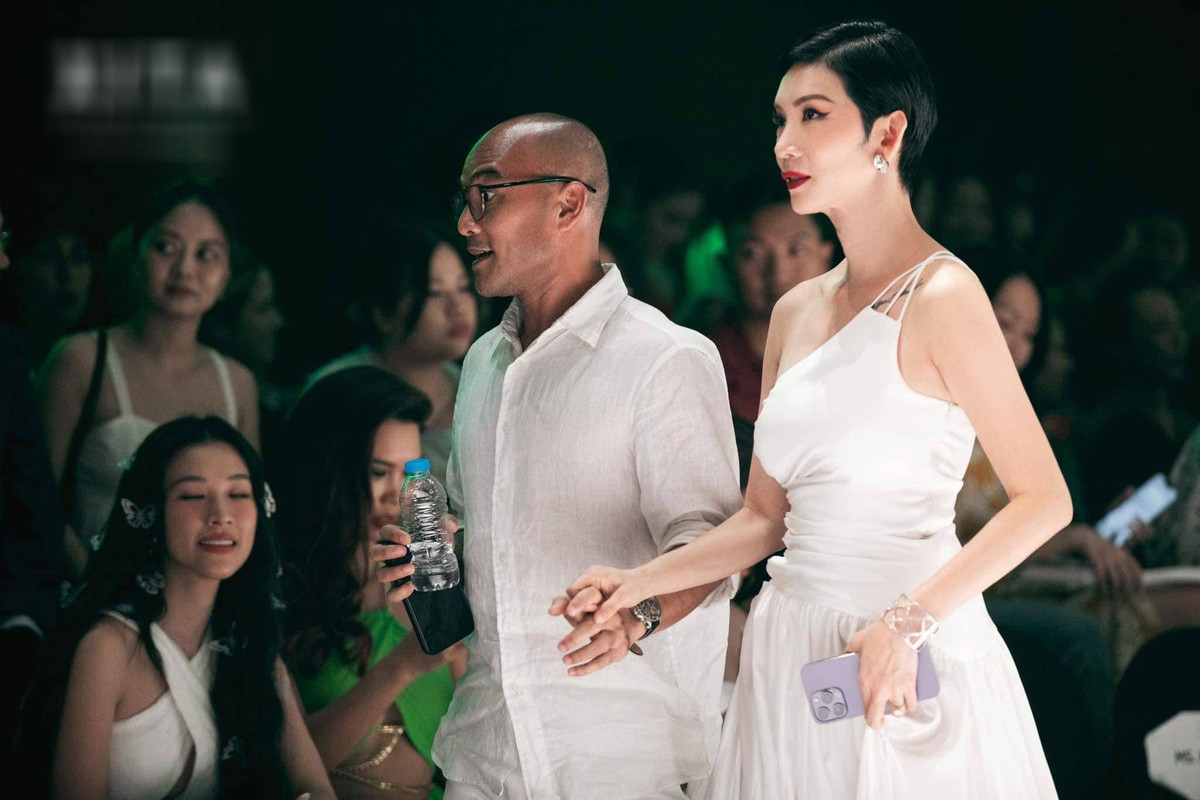 Xuân Lan tình tứ xuất hiện cùng chồng trong một sự kiện gần đây.