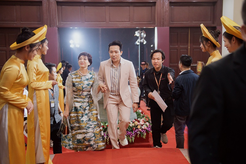 Trấn Thành nói gì khi được vinh danh Diễn viên điện ảnh nổi bật? Tran Thanh noi gi khi duoc vinh danh Dien vien dien anh noi bat?