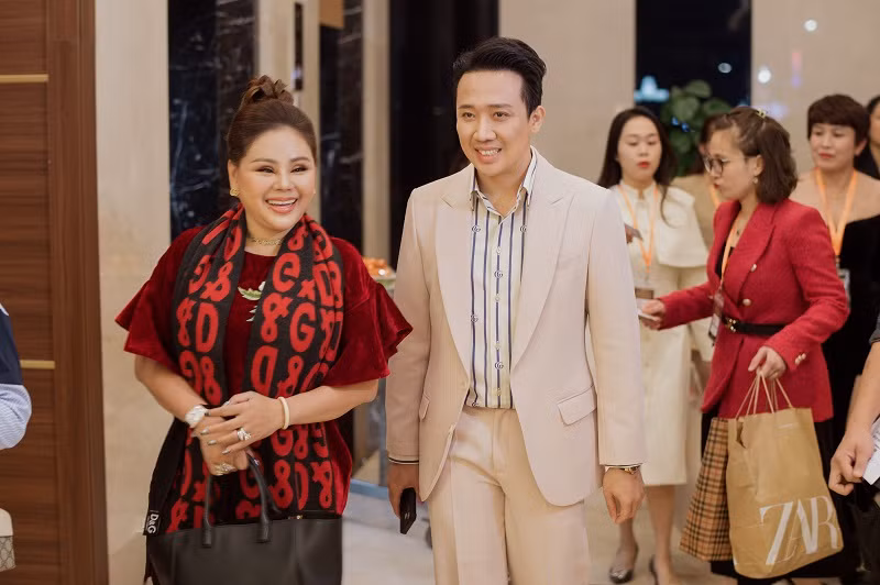 Ở phim của Trấn Thành, khán giả dễ dàng tìm được sự đồng cảm, khám phá được những ngóc ngách quen thuộc trong đời sống lẫn nội tâm của mỗi người. Do đó, phim dễ chinh phục được nhiều đối tượng khác nhau, làm rung động cảm xúc của người xem.