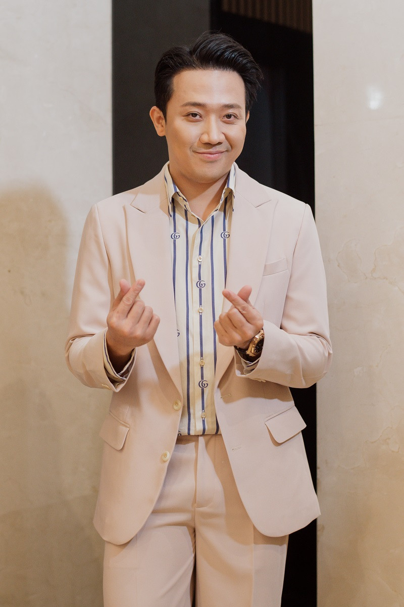 Năm nay, Trấn Thành trở lại màn ảnh rộng với dự án Tết “Nhà bà Nữ". Anh đảm nhận vai trò diễn viên kiêm đạo diễn. Sau “Bố Già", phim tiếp tục khắc họa những mâu thuẫn trong một gia đình nhiều thế hệ.