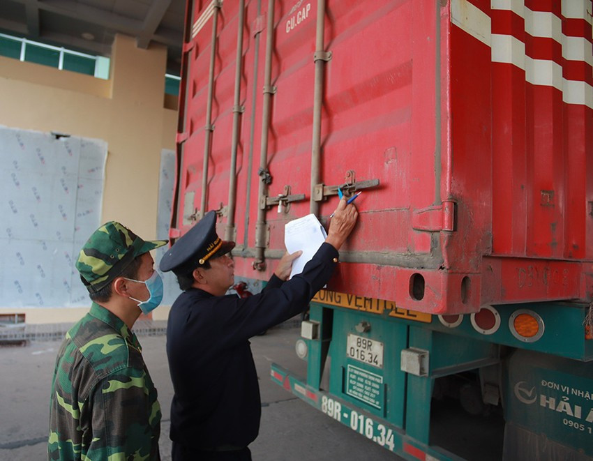 Long An: Nong voi chong buon lau qua cua khau cuoi nam