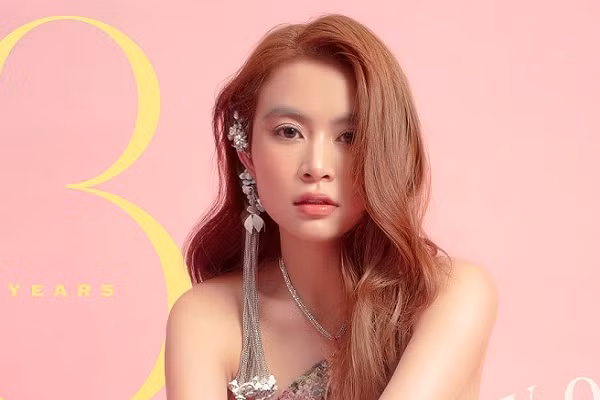 Hoang Thuy Linh xin loi sau on ao