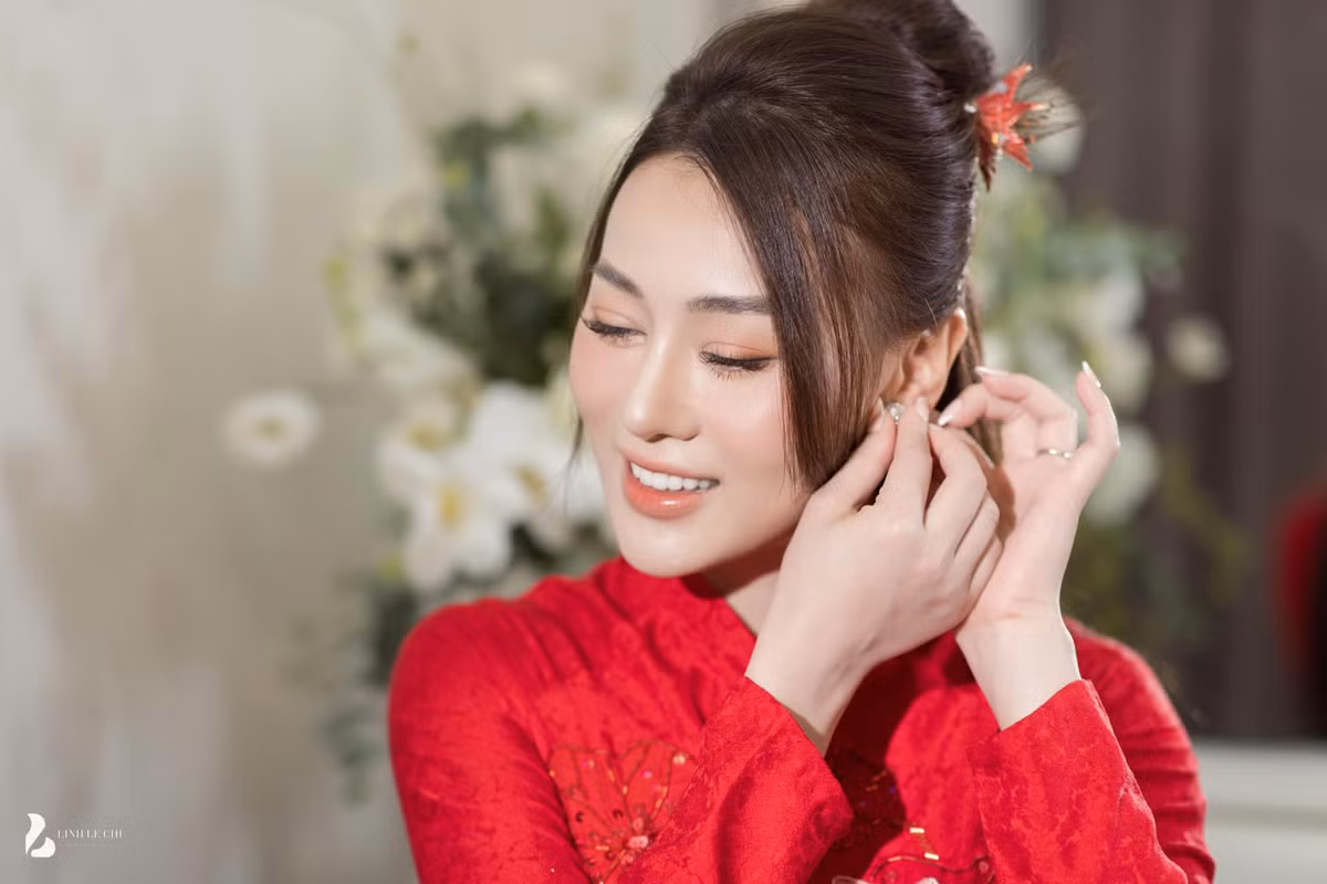 Cận cảnh nhan sắc của cô dâu Phương Oanh.