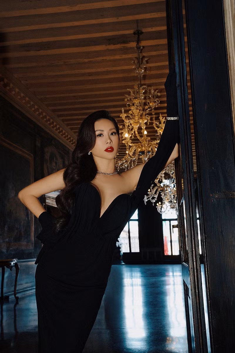 Nửa đầu năm 2023, Thu Hoài liên tục góp mặt tại các sự kiện giải trí lớn và duy trì hoạt động kinh doanh trong nhiều lĩnh vực khác nhau.