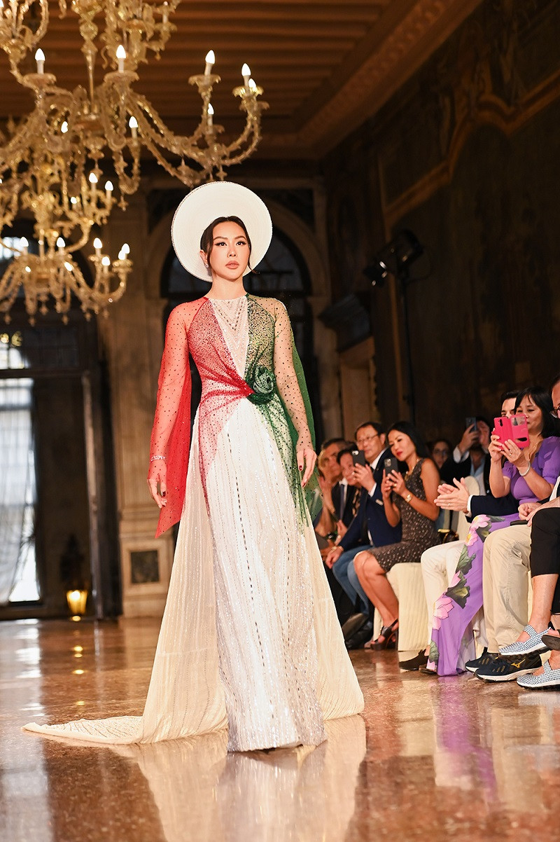 Chia sẻ cảm xúc sau show diễn, Thu Hoài cho biết: “Tôi đã có những khoảnh khắc đáng nhớ tại Venice cùng show “Giao hoà – Armonia”. Cảm ơn lời mời từ NTK Hoàng Hải, tôi tin là mình đã cố gắng để hoàn thành tốt vai trò mà bạn tin tưởng. Cảm ơn cô giáo là siêu mẫu Hà Anh vì những bài tập luyện catwalk chuyên nghiệp và đầy kỷ luật. Biết ơn tà áo dài tuyệt đẹp của Việt Nam, vì đã cho tôi sự tự hào và niềm kiêu hãnh không thể nói hết bằng lời".