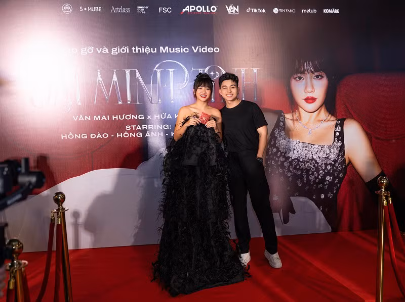 “Đại minh tinh” thuộc thể loại Pop Orchestra pha một chút House. Văn Mai Hương cùng Hứa Kim Tuyền đã kết hợp với music producer Drum7 (từng phối khí cho sản phẩm của ca sĩ Hồ Ngọc Hà, Tăng Duy Tân…) để thực hiện một bản phối mang nhiều yếu tố mới mẻ, bất ngờ cho sản phẩm lần này.