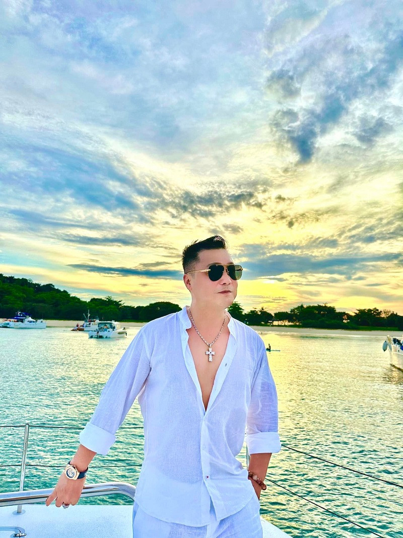 Ly Hung dien trai, phong do o tuoi 54-Hinh-9