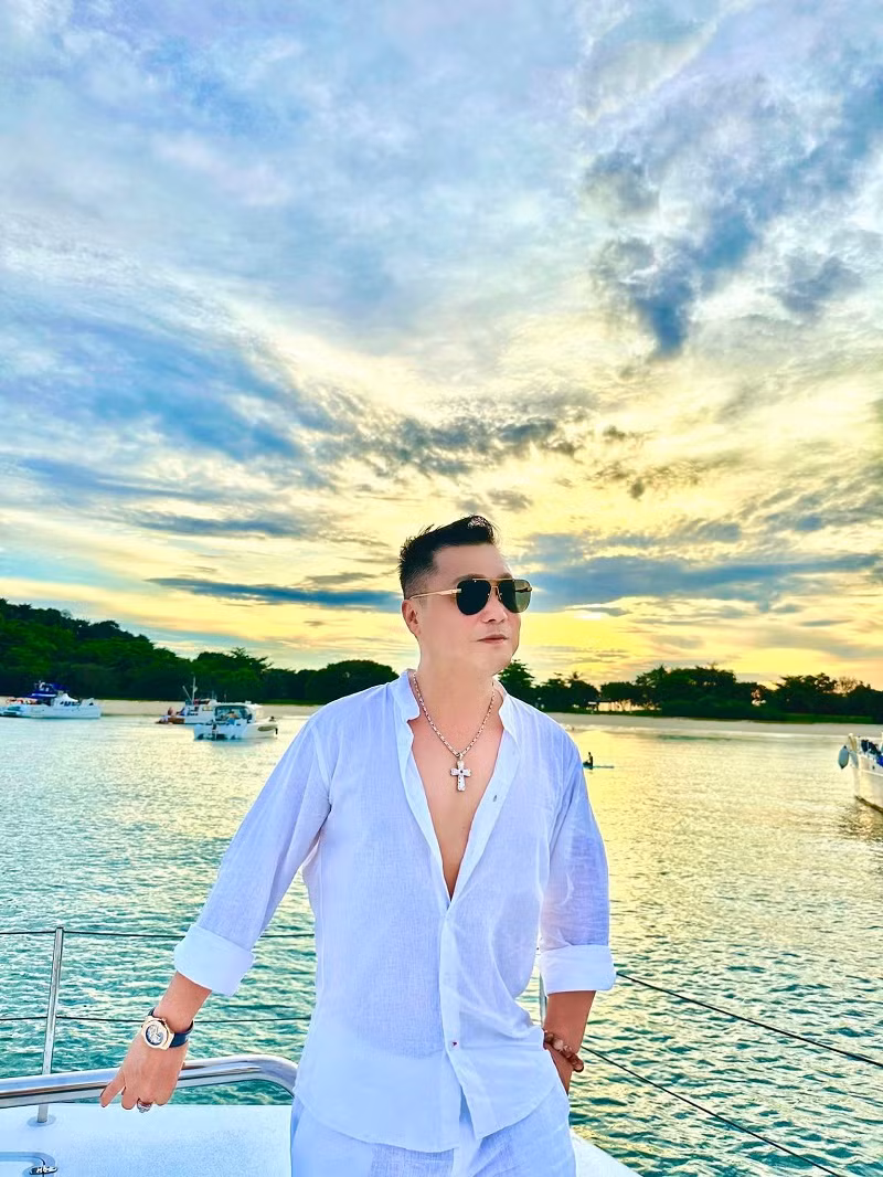 Các bộ phim Lý Hùng từng tham gia gồm: "Phạm Công – Cúc Hoa", "Kế hoạch 99", "Hồng hải tặc", "Cảnh sát đặc khu", "Dollars trắng"...