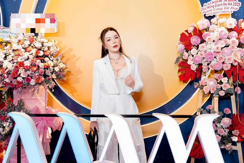 Nói về việc đáp trả anti-fan, Lý Nhã Kỳ cho rằng đó không phải là đôi co mà là thể hiện quan điểm của mình khi một ai đó vào trang cá nhân để bình luận một cách thiếu tế nhị. Qua đó, nữ diễn viên cho rằng nhiều người đang cố tình lợi dụng nghệ sĩ để nhục mạ, xúc phạm và nghĩ rằng vì giữ hình ảnh mà họ không dám lên tiếng bảo vệ mình.