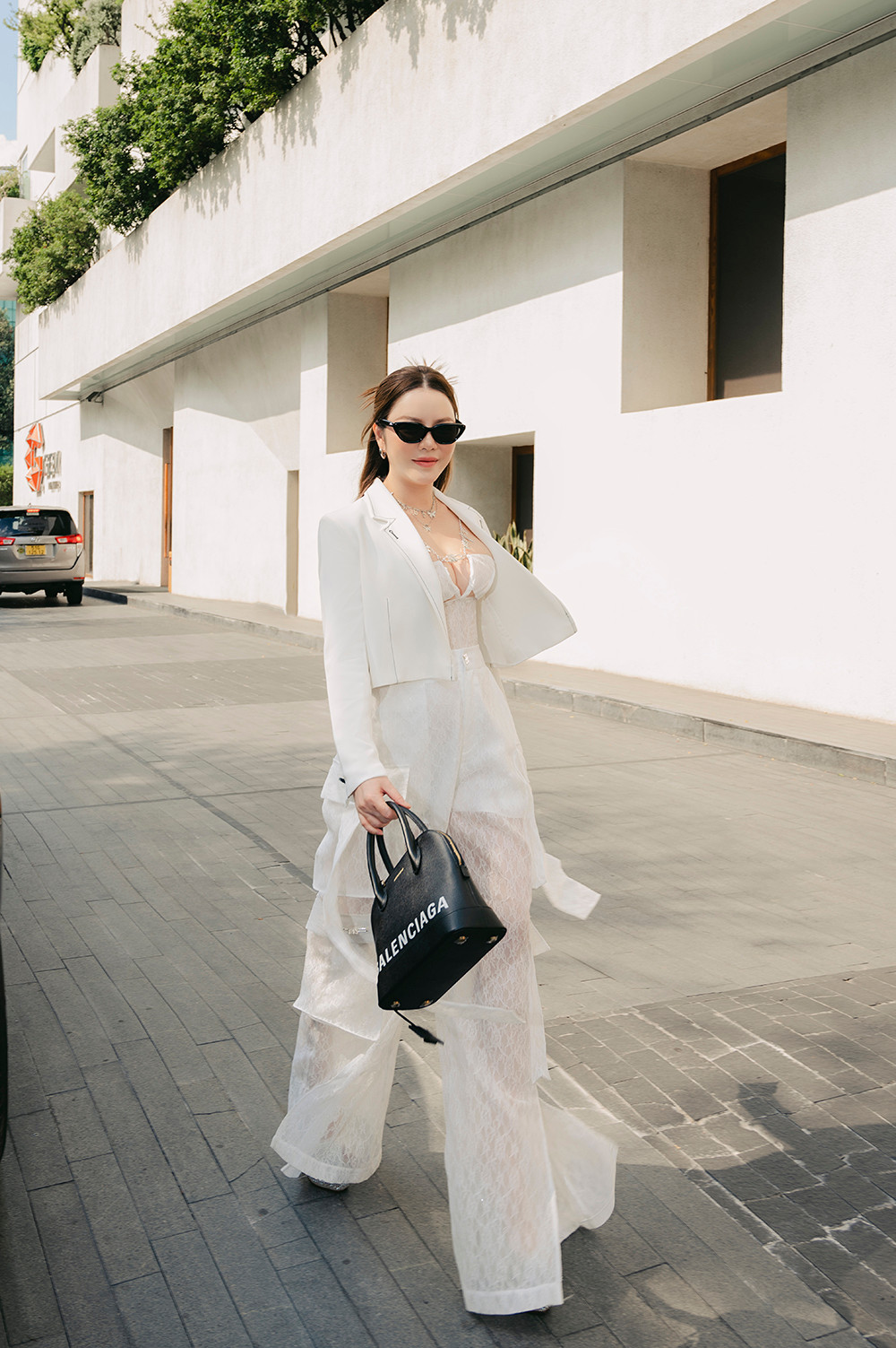 Tiêu chí cô đánh giá một người phụ nữ hoàn hảo ngoài việc có tâm thì phải có tài. Tuy nhiên, sự hoàn hảo của một cá nhân là không thể bởi theo Lý Nhã Kỳ tất cả đều đang trên con đường hoàn thiện bản thân.